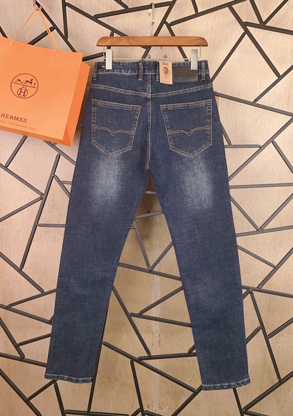 ブランドジーンズ側面デザイン